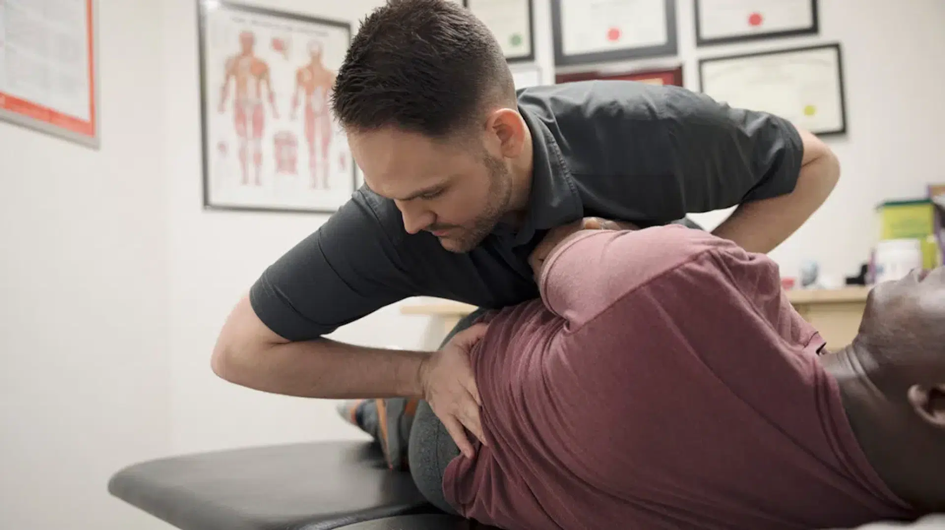 5 Signs You Should See a Chiropractor