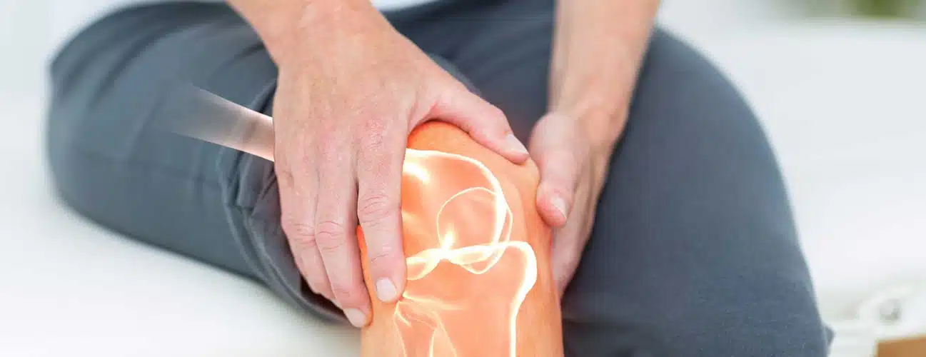 patient experiencing knee pain